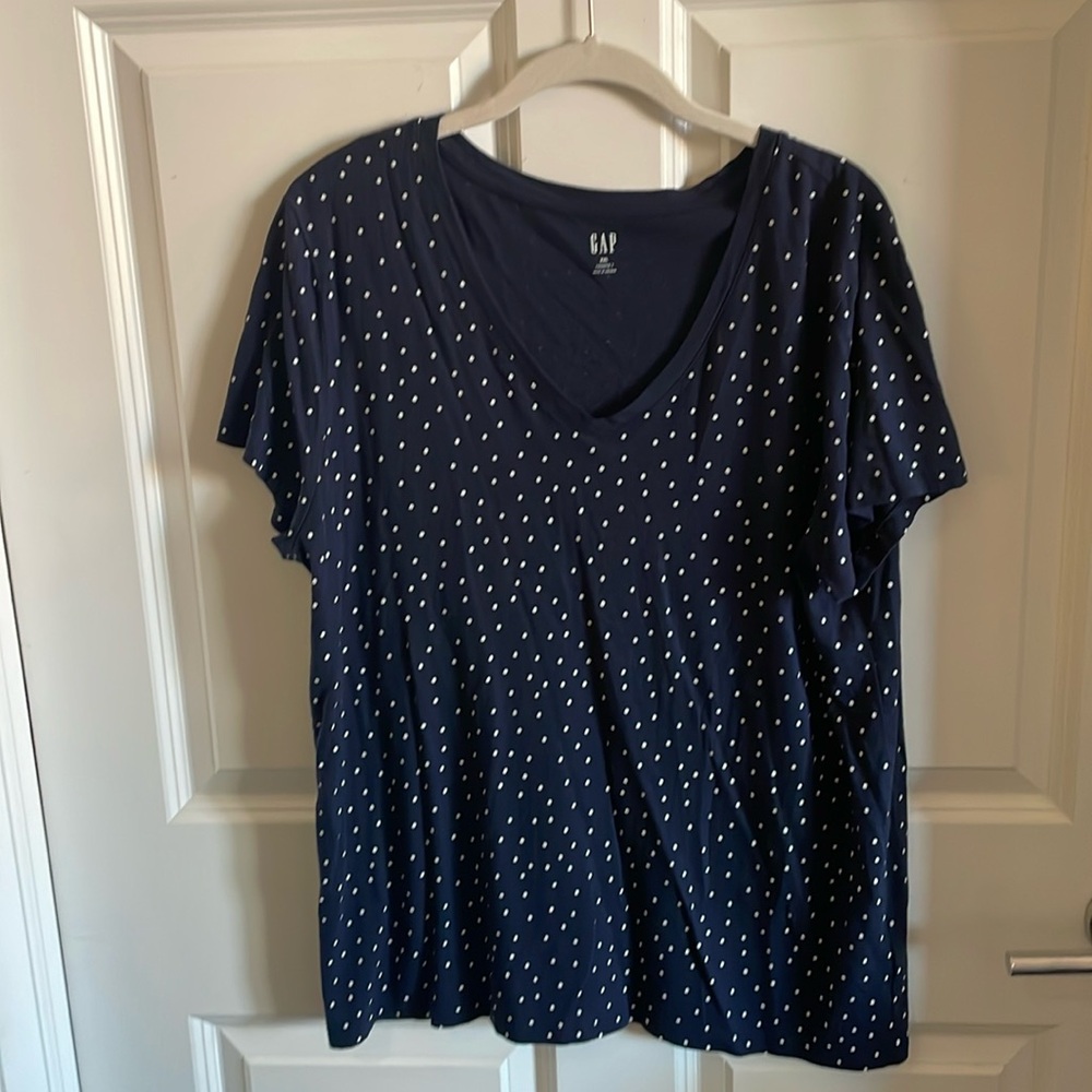 Gap - “Favorite T” in Navy blue with white dots. Size XXL, worn once or twice